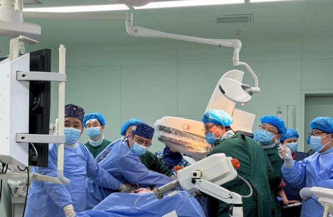 西安市第九医院成功开展首例经心尖TAVR手术