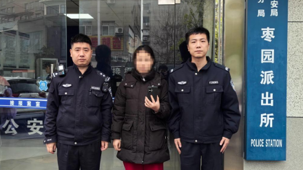 锦旗映初心 实干暖民心