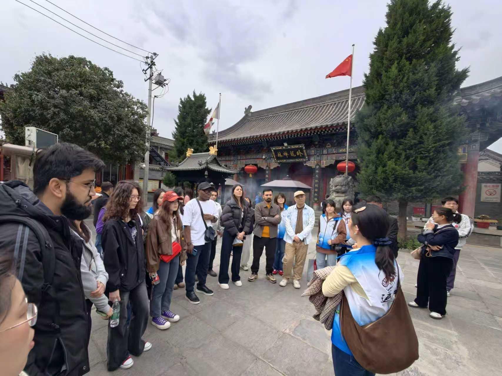 红墙黛瓦间的“国际课堂”：西安中外青年开启“走遍长安”文化之旅