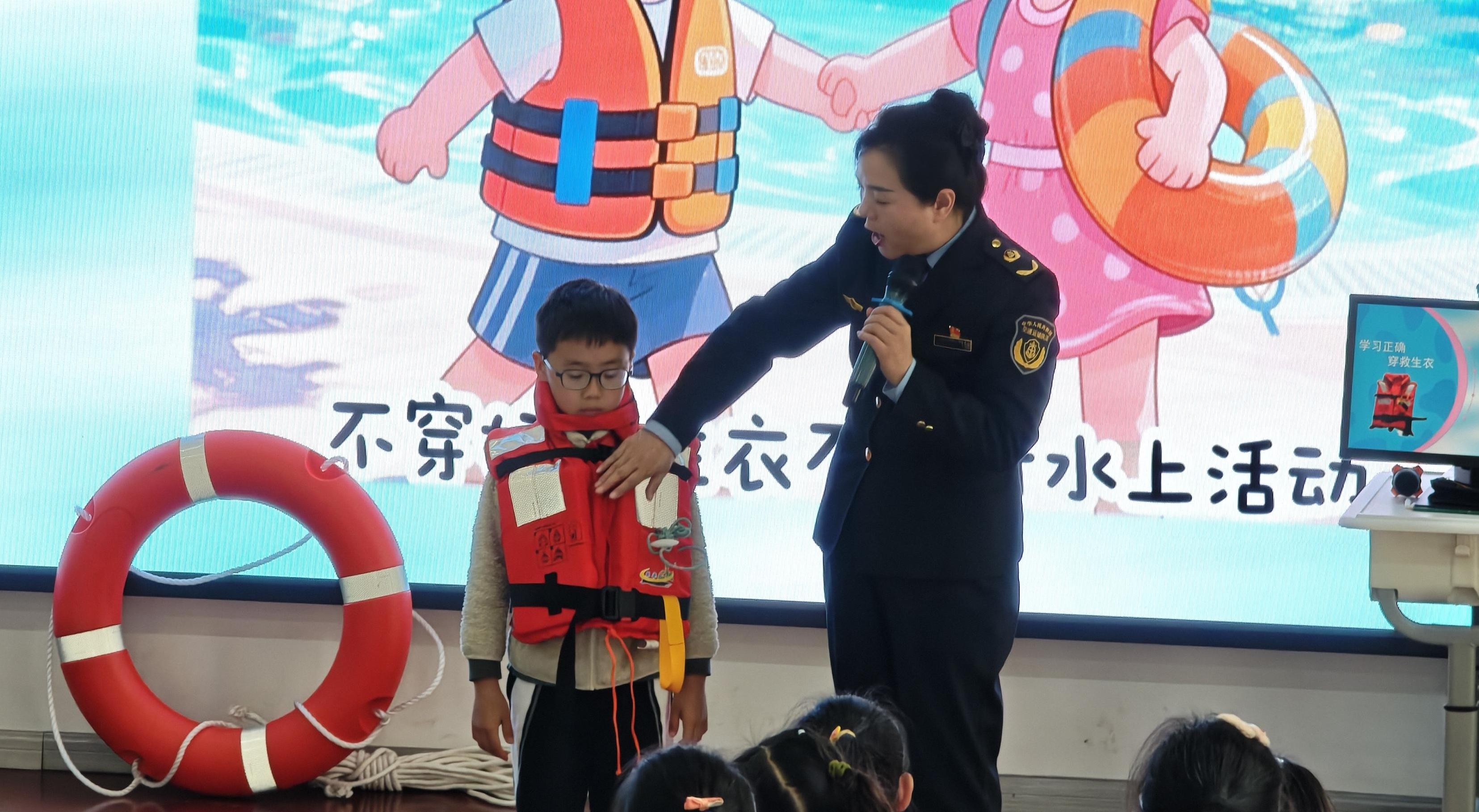 西安市海事执法中队走进西北大学附小