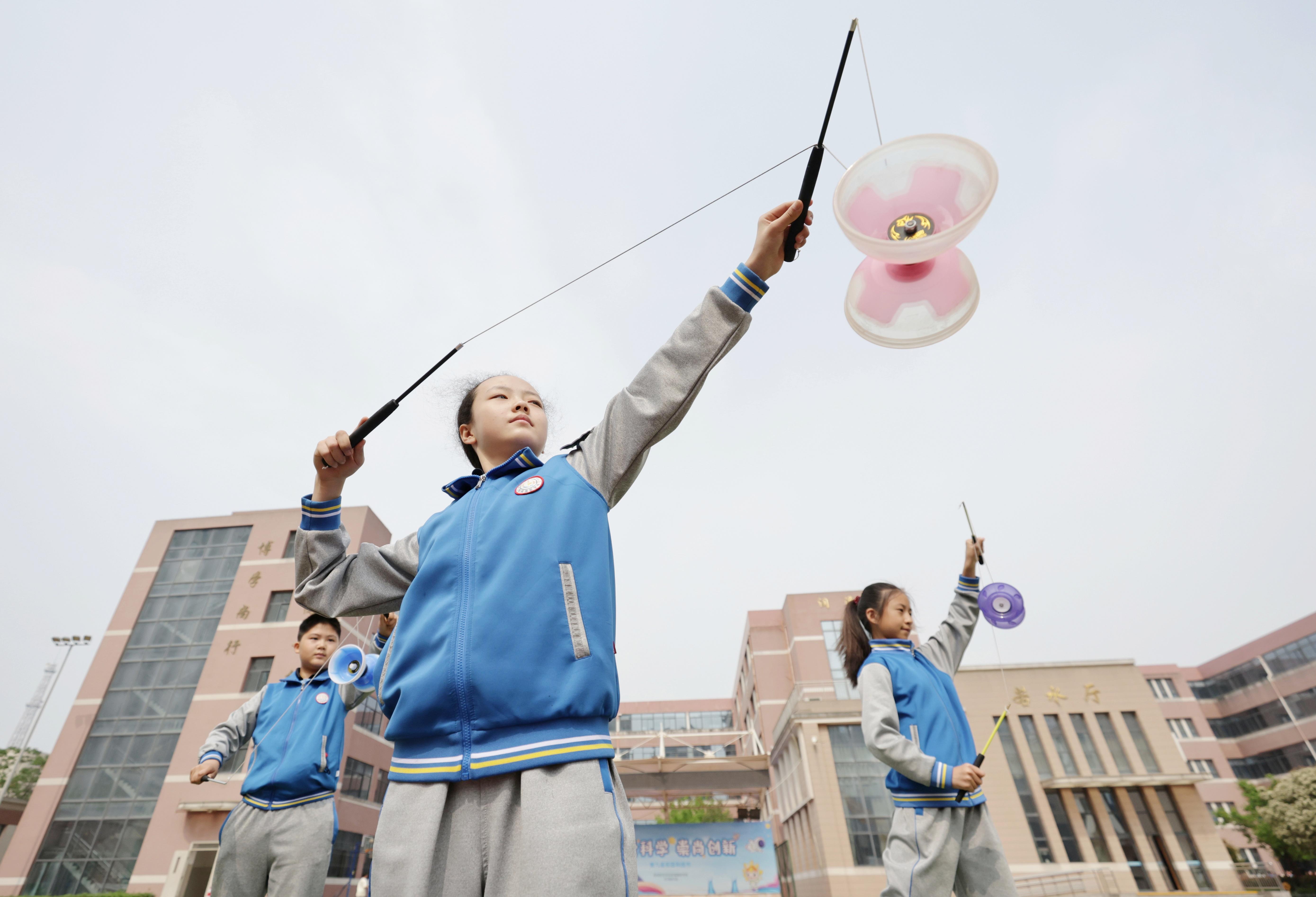 校园里的“武林大会”：这所学校的七大社团让孩子们动起来了