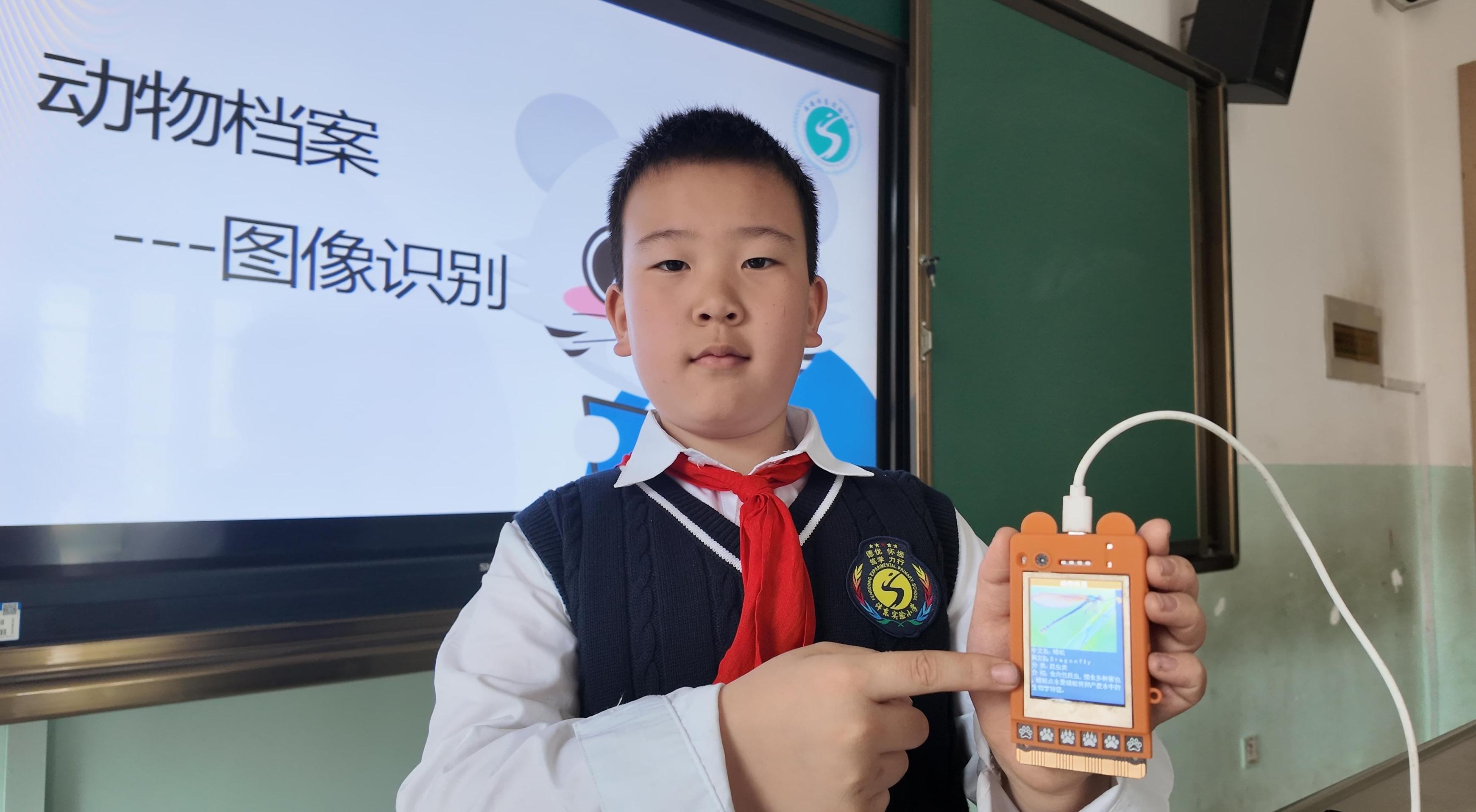 当木工刨遇见掌控板：一场匠心与AI的校园交响