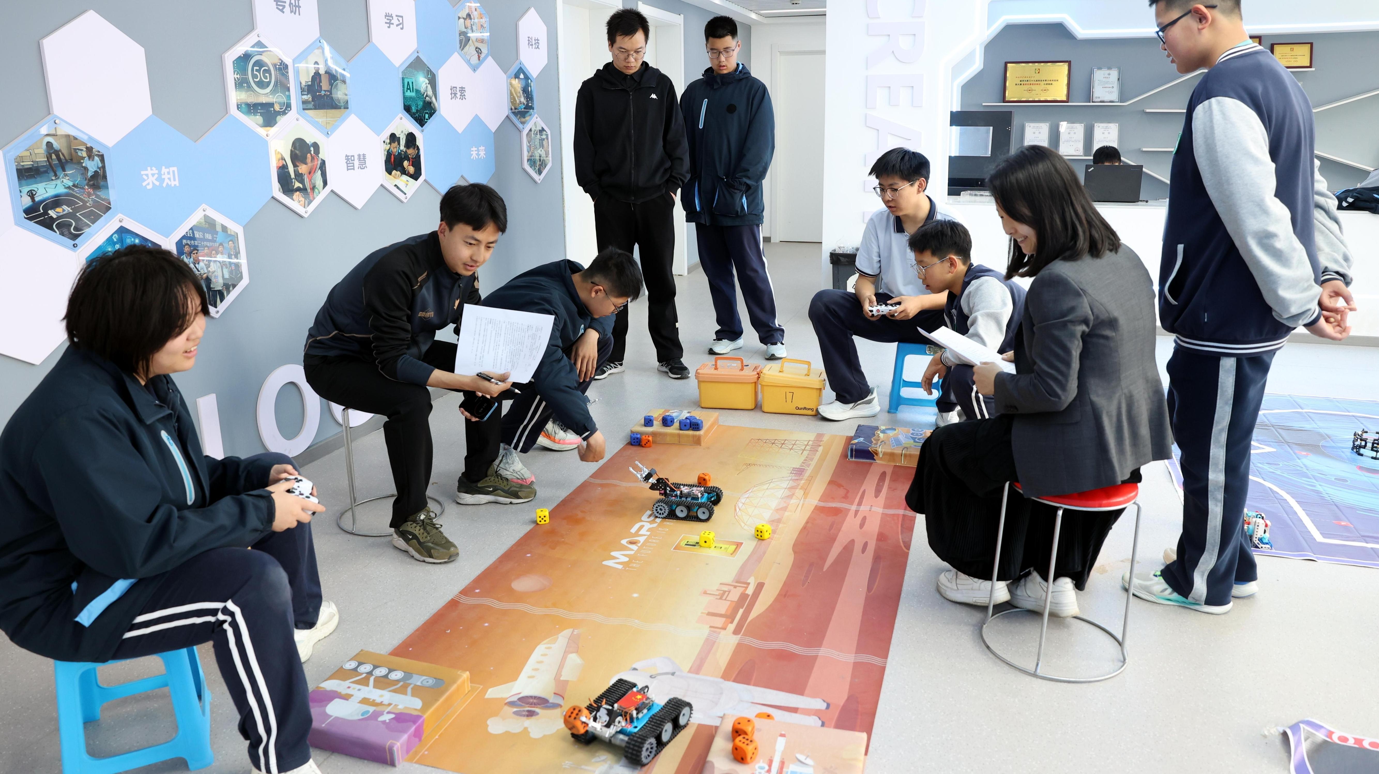 探自然万象 育科学素养——西安市浐灞欧亚中学首届科学学科节开幕