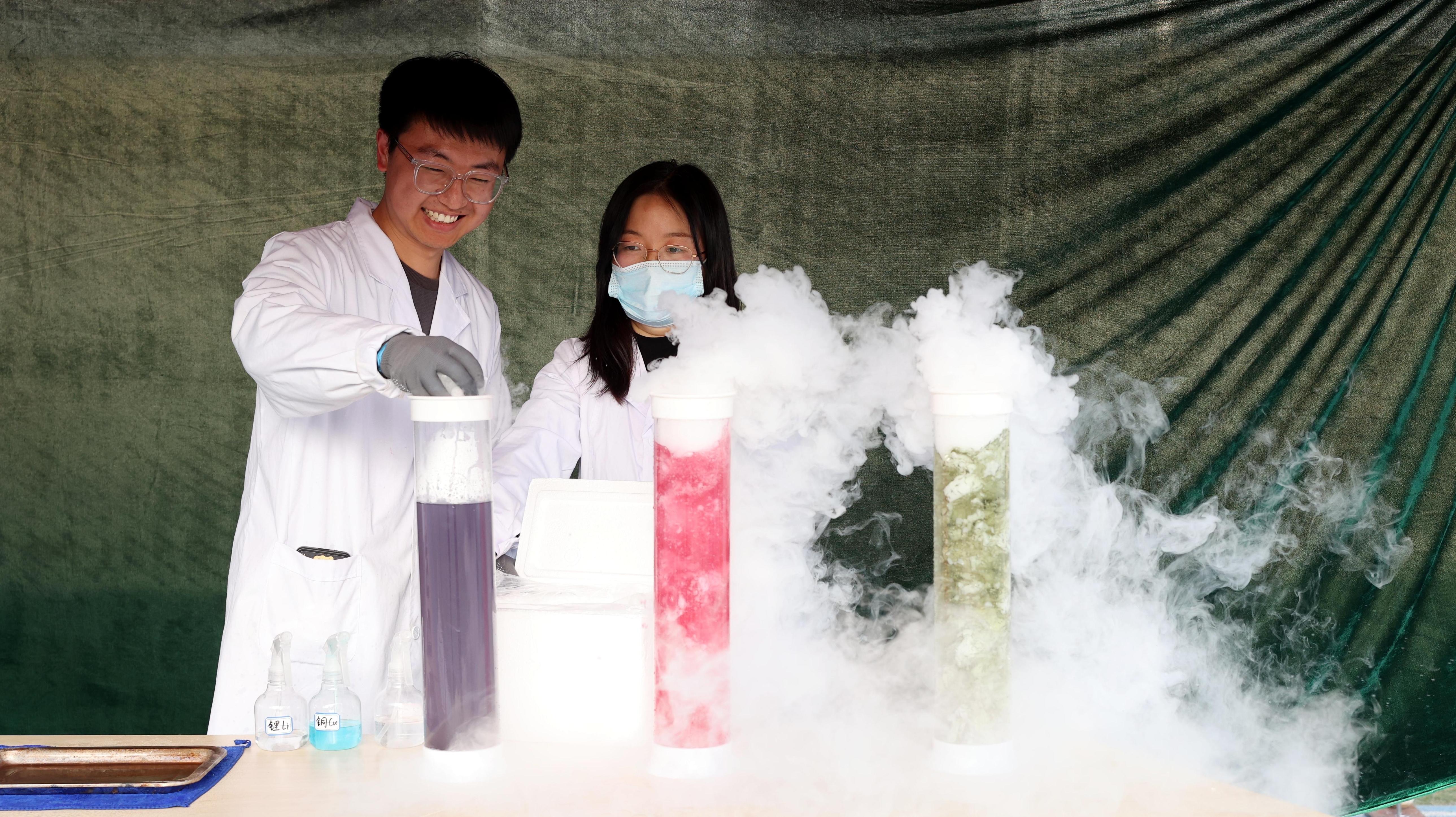 探自然万象 育科学素养——西安市浐灞欧亚中学首届科学学科节开幕