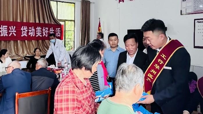 工商银行渭南分行惠民行动进乡村