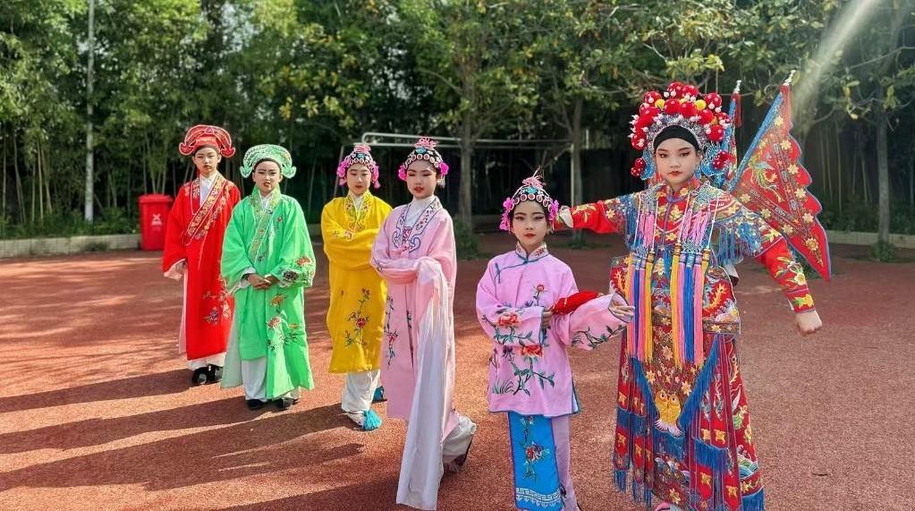 500余名少年健儿驰骋赛场展英姿—— 新城区中小学生田径运动会精彩绽放