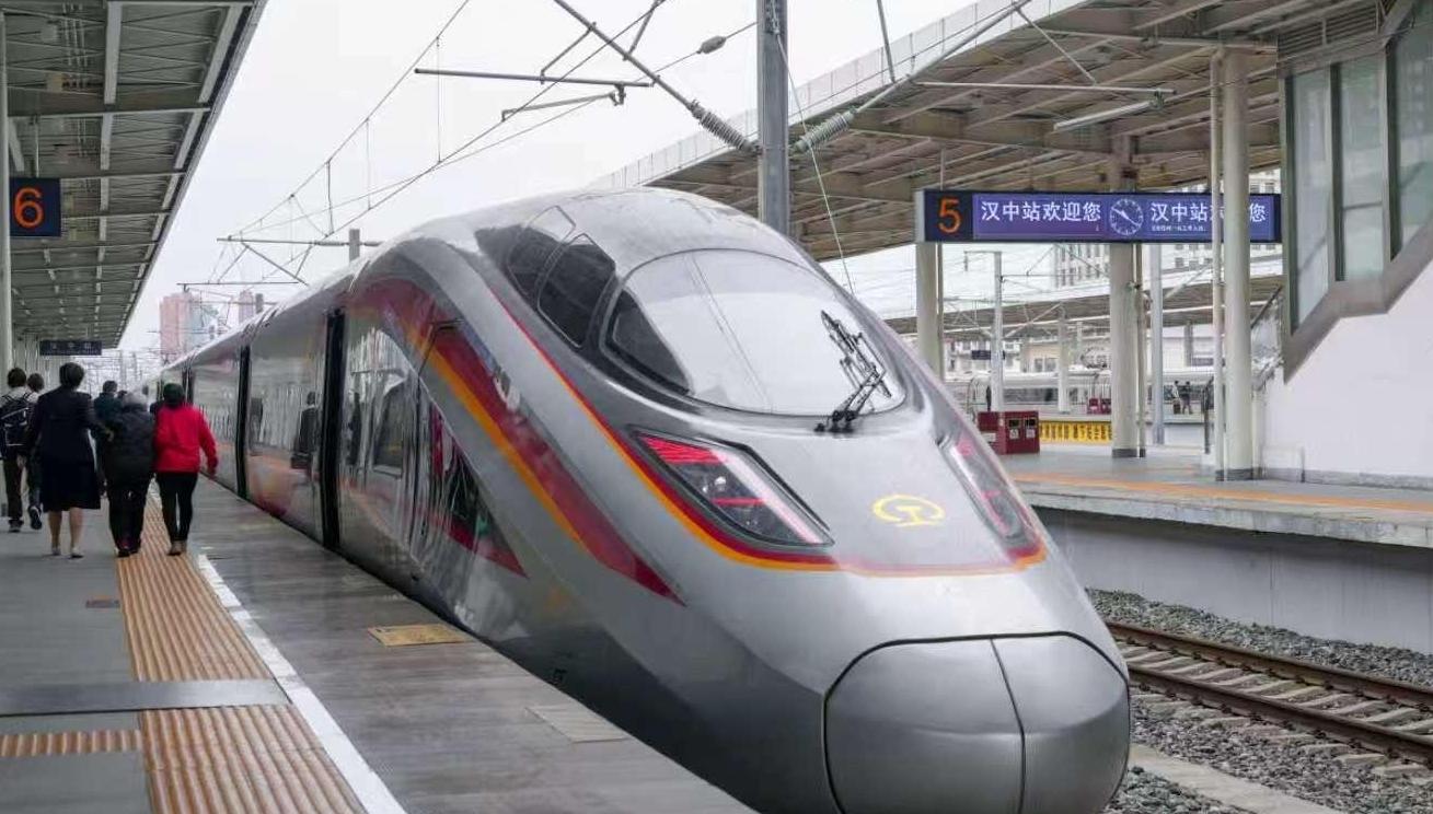 “五一”假期第三天 西安铁路局加开旅客列车61列服务旅客假日出行