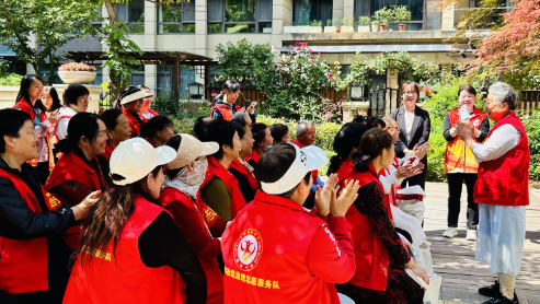 母亲节将至 三位银龄志愿者成为“邻里守望”主心骨