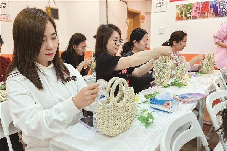 西安多个社区举办“母亲节”活动