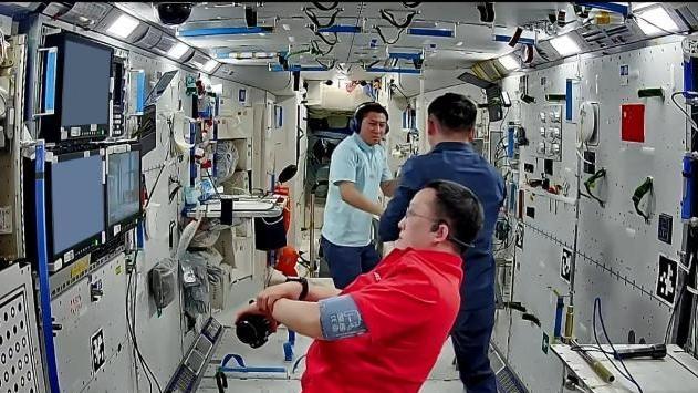 中国空间站动态｜新一批“太空快递”签收