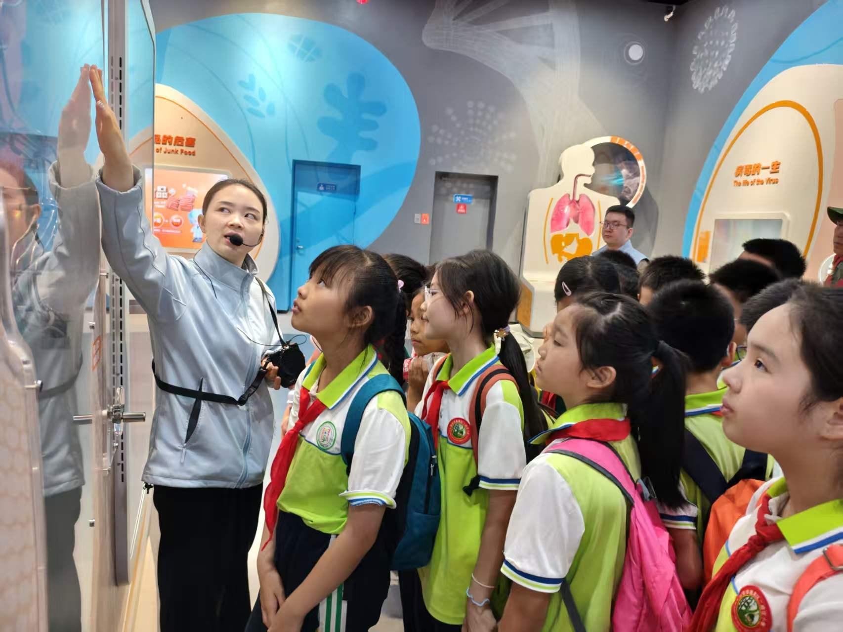 从科技“云端”到千年文脉——西安市莲湖区二府庄小学“三秦学生记者”踏上融合科技与历史的奇妙之旅