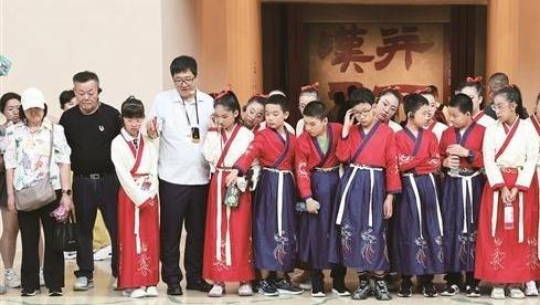 “跟着唐诗游碑林”研学活动启动