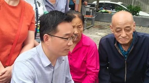 服务送到家门口 暖心定格银发幸福瞬间