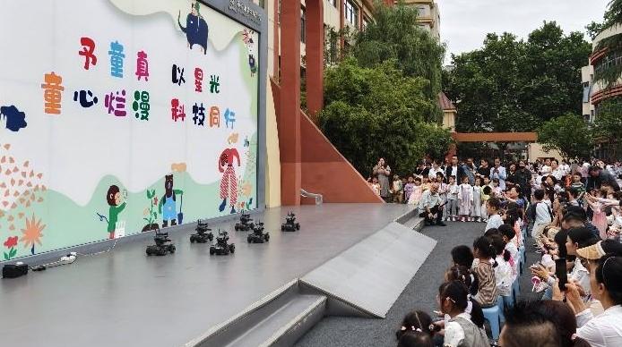 西安市第二保育院开展亲子科技嘉年华暨庆“六一”活动
