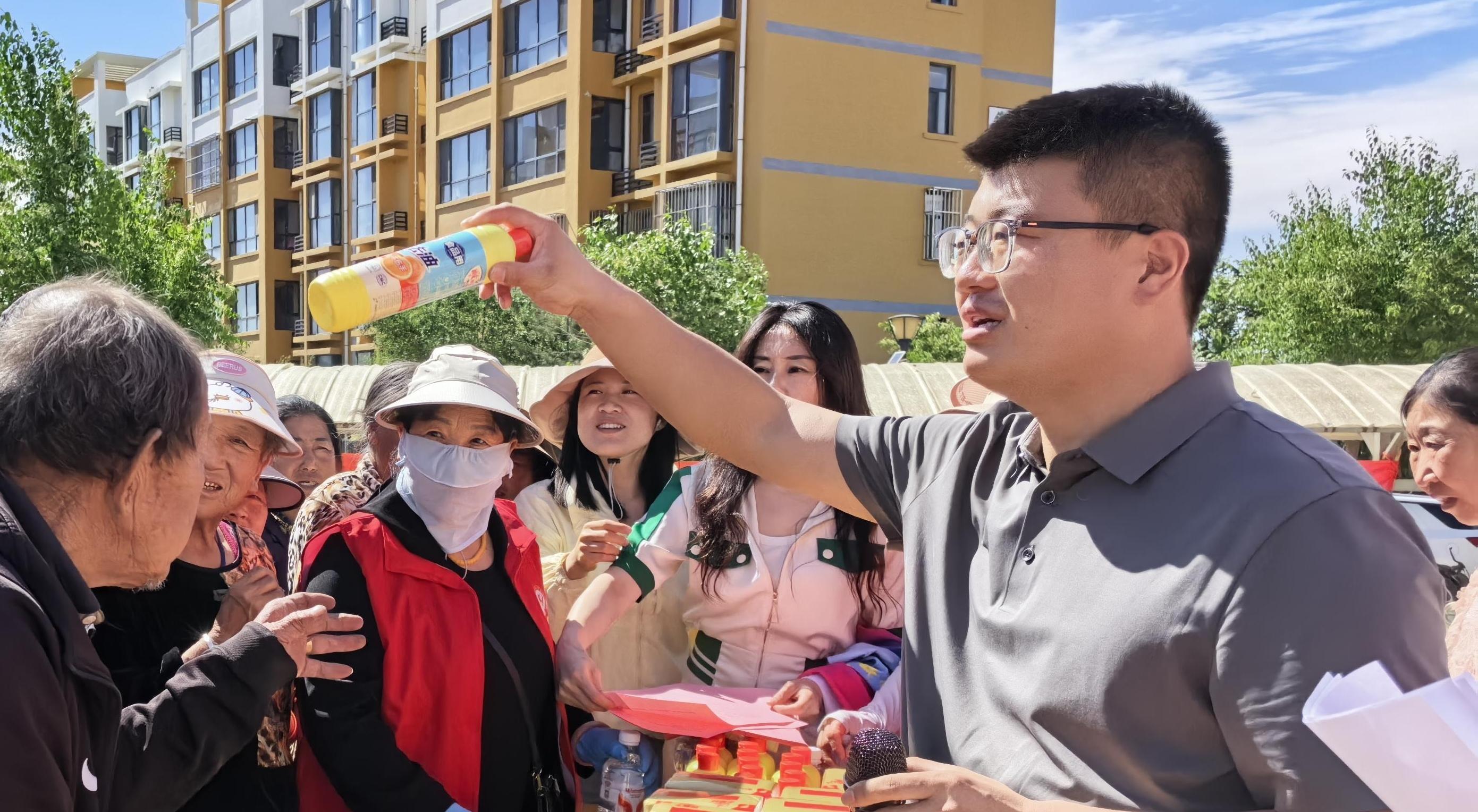 民警进社区唠“反诈家常”，这场宣讲让居民直呼“太接地气了！”