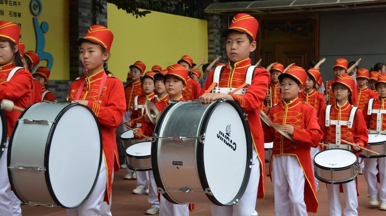 高举队旗跟党走，做新时代好少年——红光路小学举行庆“六一”文艺汇演暨表彰活动