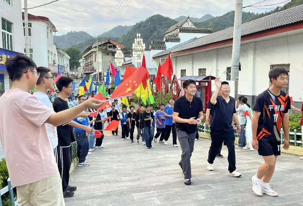 驰骋赛场载誉归 拼搏少年绽芳华 ——安康市平利县洛河初级中学排球队市级锦标赛斩获佳绩