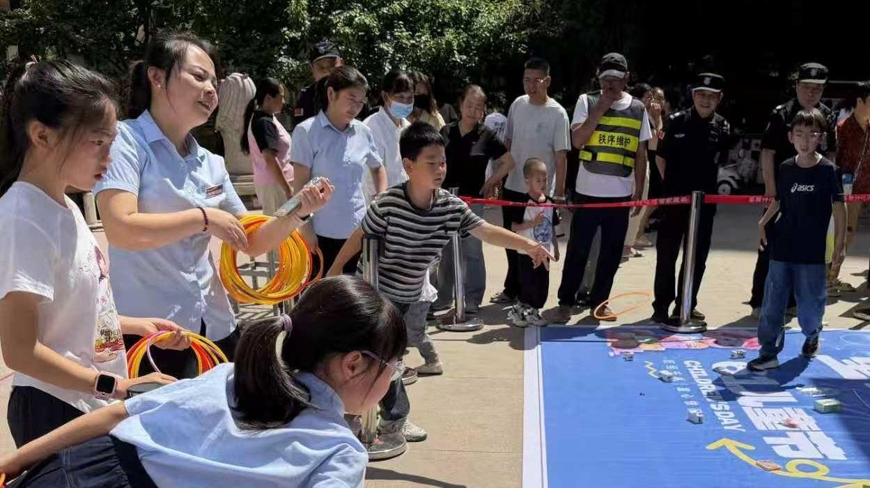 “圈”住童心  “套”牢快乐