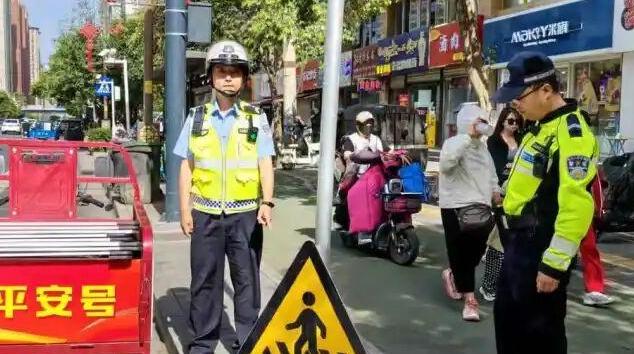 社区平安号又有新创意 清理遮挡除隐患亮视保畅护平安