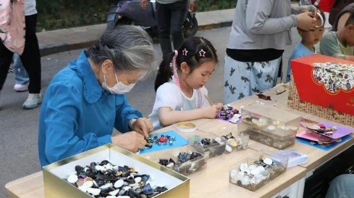 邻里共护绿 同心守家园