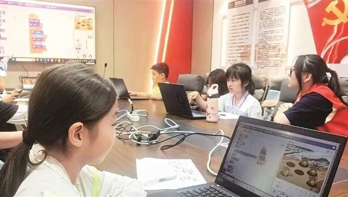 “科学小巴士”进社区 趣味课堂解锁科创魅力