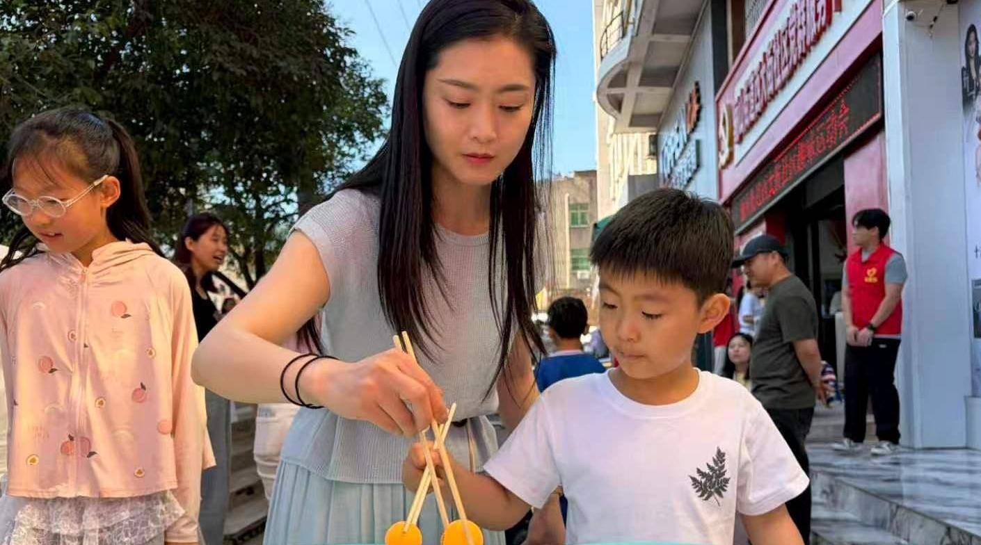 亲子同乐 乒乓竞技 点燃邻里热情