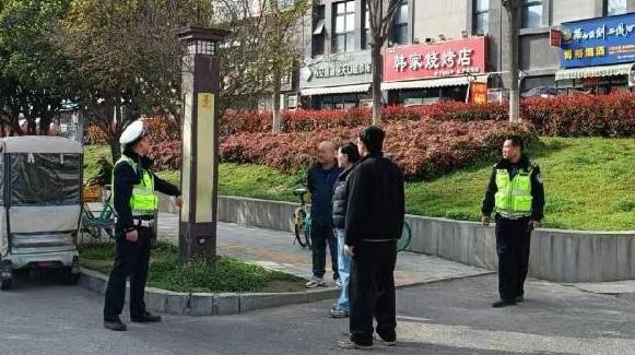 凸面镜照亮居民出行路