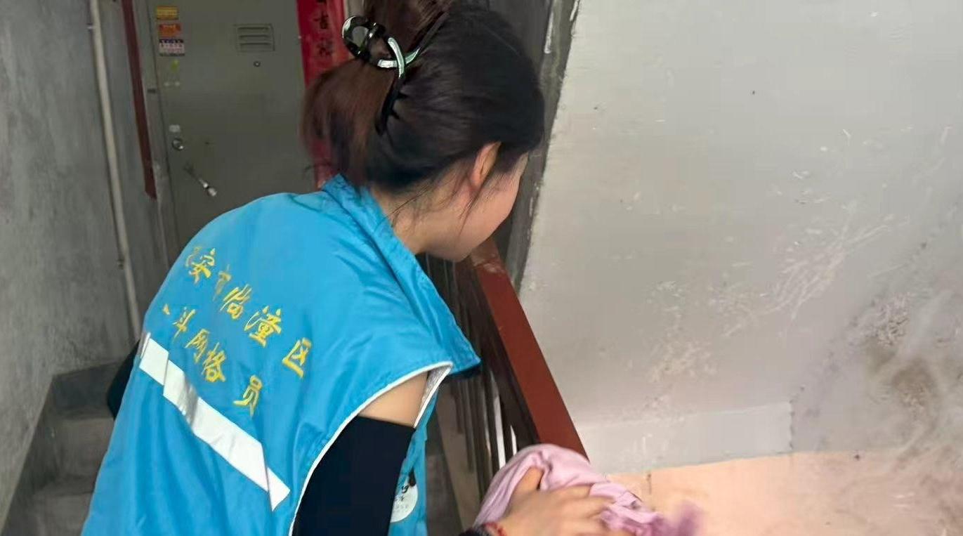 楼道亮了，居民笑了！开发区社区环境整治获点赞