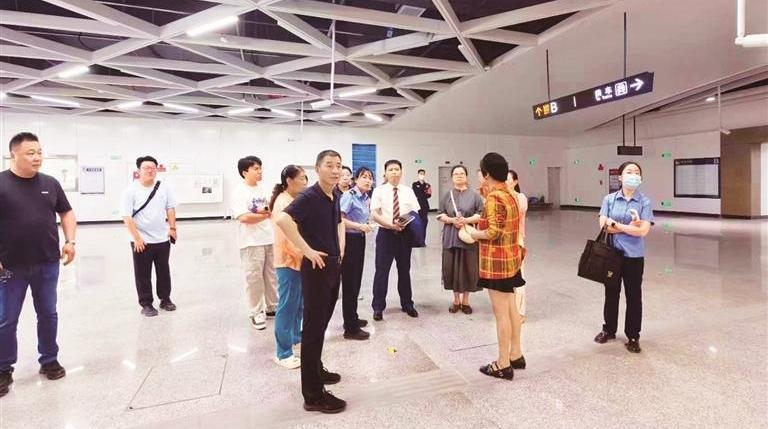 西安东站迎来“首批旅客”