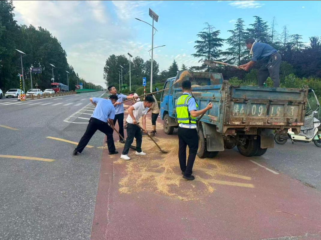 护航夏收平安路 安全晒粮别占道