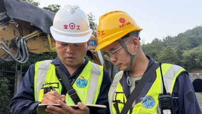 奔波在万里铁道线上的“铁血硬汉”