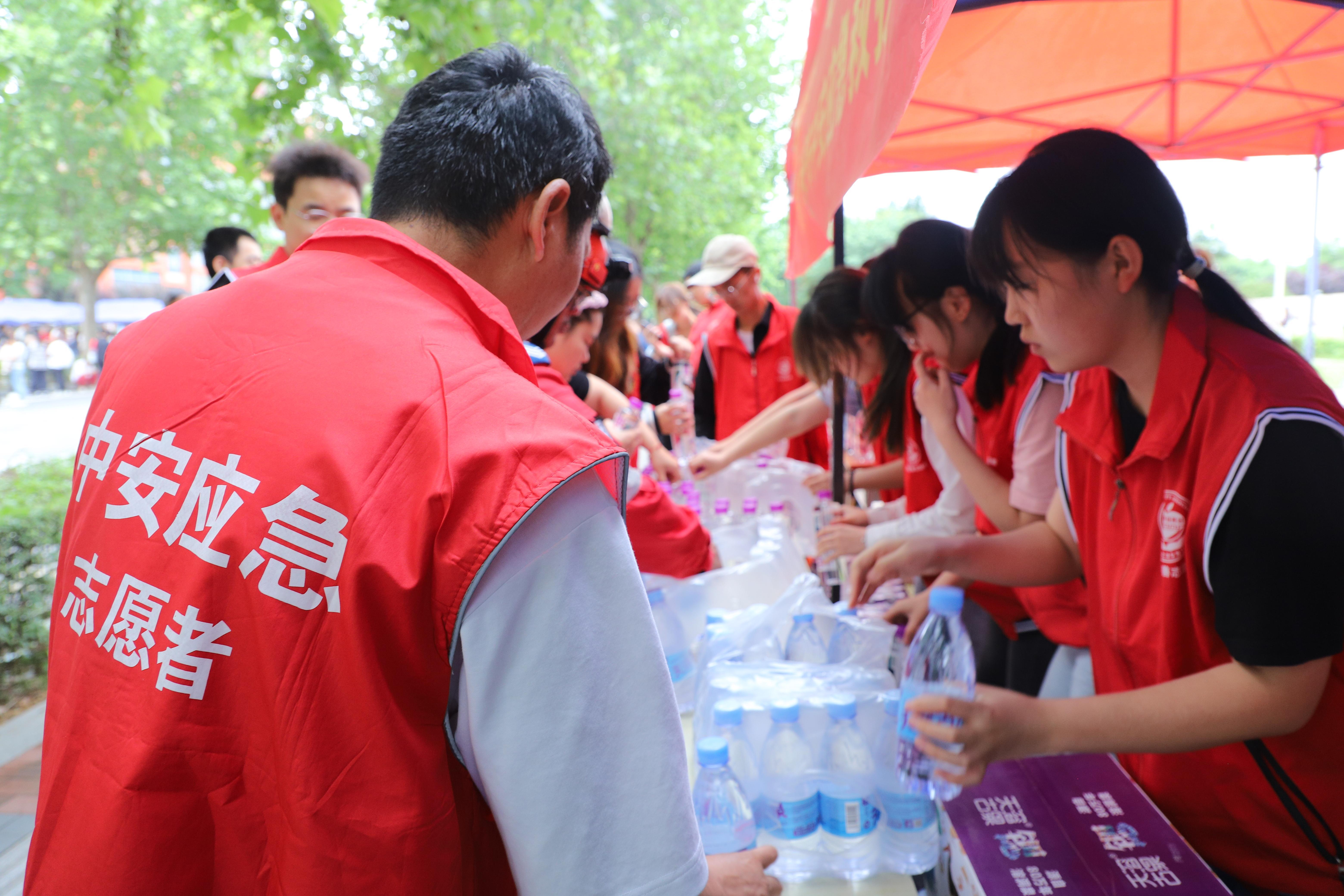 多方联动暖心助考，150余名志愿者为梦想护航