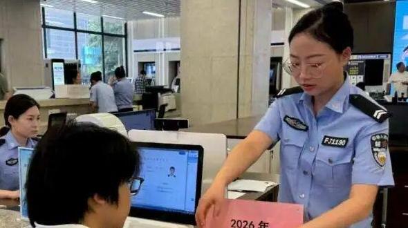 户籍绿色通道?极速服务解考生燃眉之急