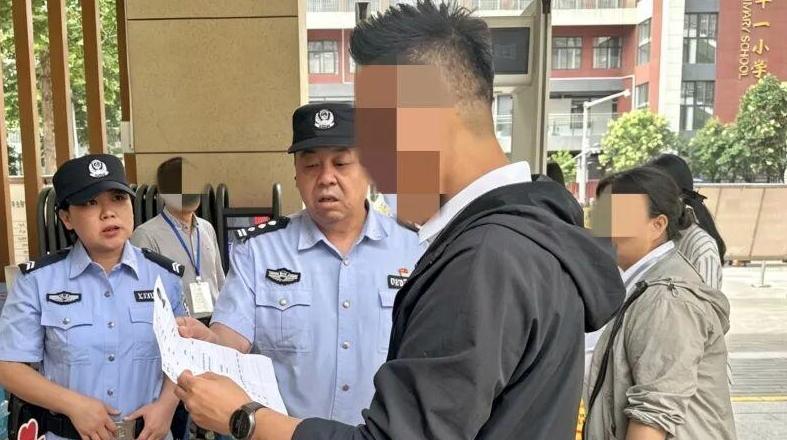 极速办证暖护航 经开公安全力保障考生顺利赴考