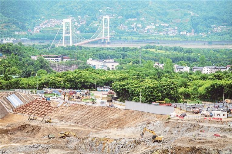 三峡枢纽将迎新通道