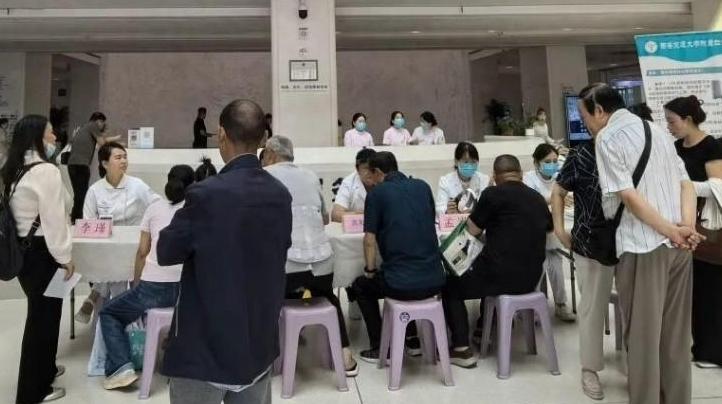 西安市红会医院开展“科技惠民 耳聪鼻畅 无晕无忧”义诊活动