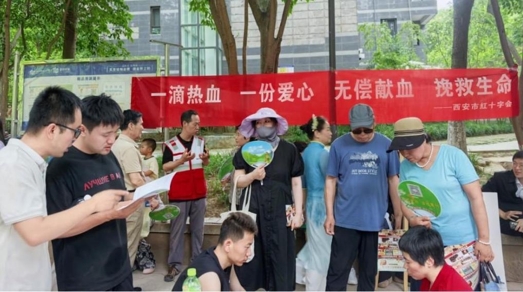 献血与急救“双科普”：红十字志愿服务把政策和技能送到居民家门口