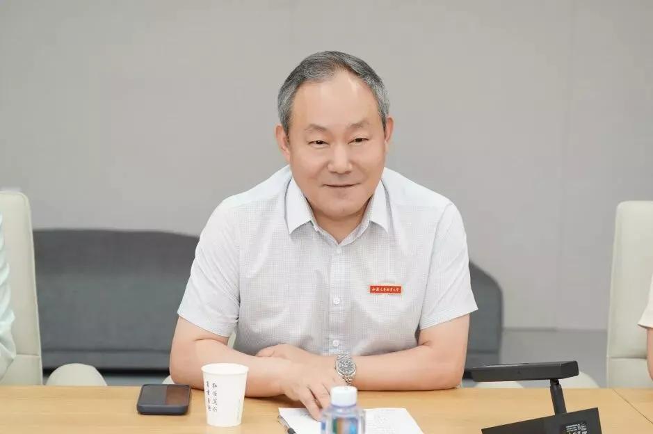 西安市总工会调研组到西安汽车职业大学考察调研工会工作