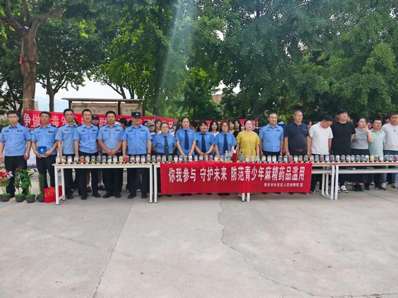 禁毒宣传进校园 守护青春不“毒”行