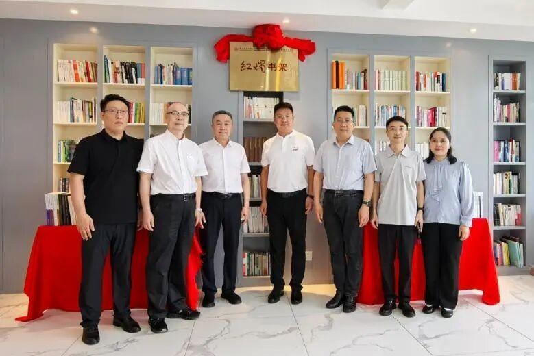 陕师大“红烛书架”在两所边境国门学校揭牌