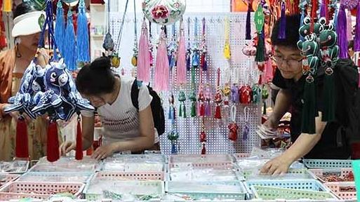 端午仪式感拉满西安端午市场古韵新风尽显中国味