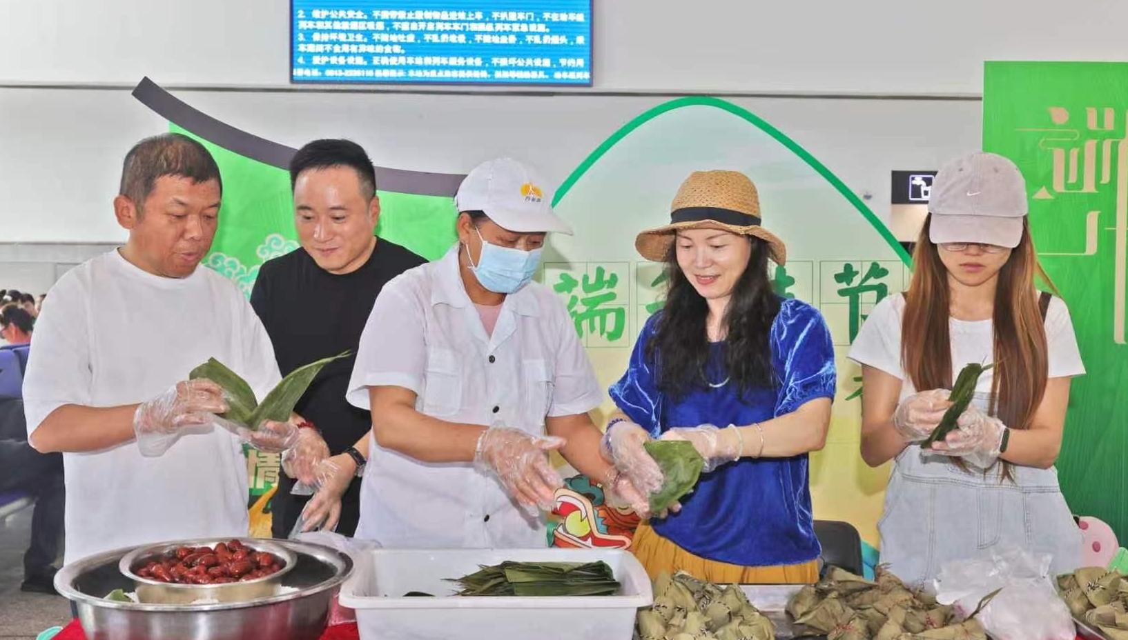 候车室变“民俗会客厅”！韩城站的这波端午操作，太暖了