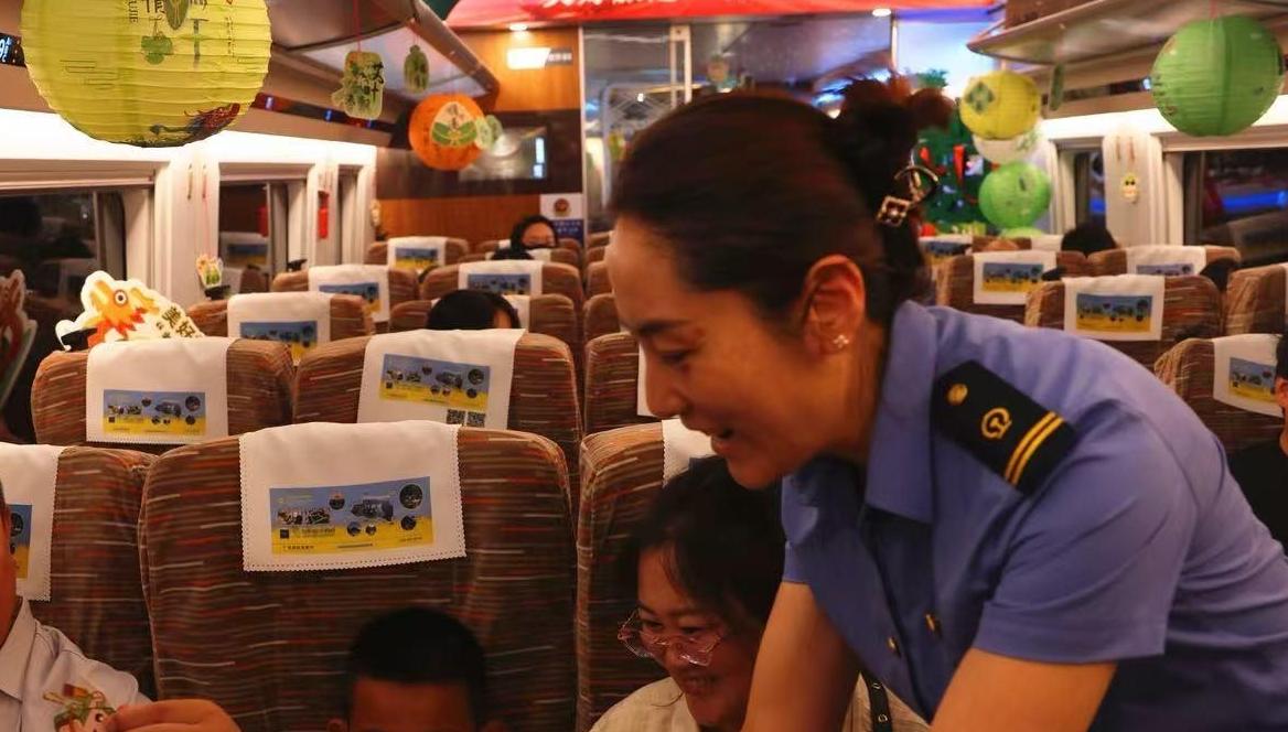 美好旅途 “粽”享端午 延京高铁上演流动传统文化盛宴