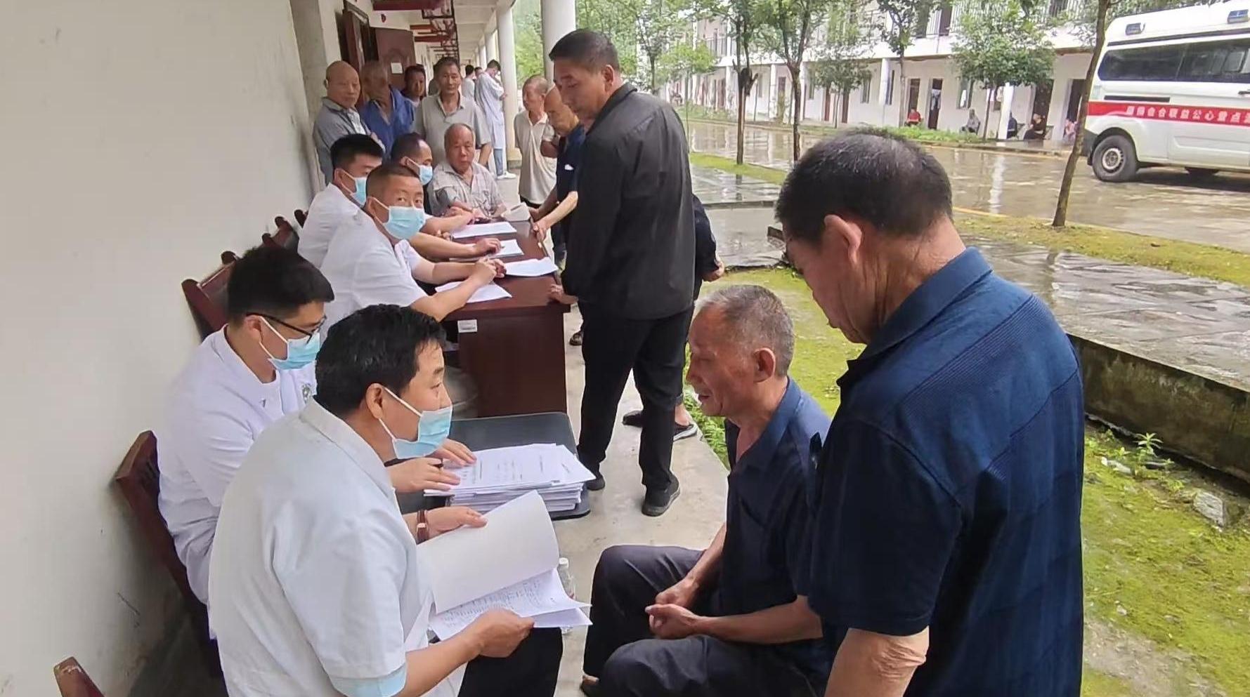 敬老义诊不止检查，更有一对一健康解读