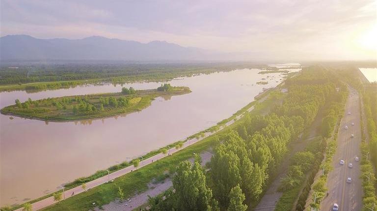 一湾碧水润农城