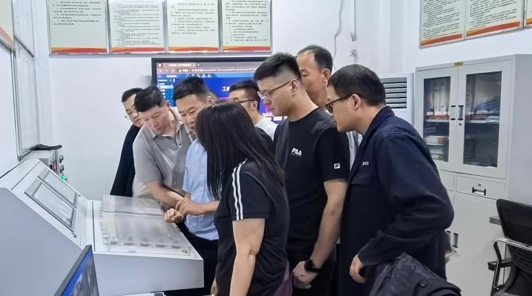 把课堂搬进现场 把教具换成设备