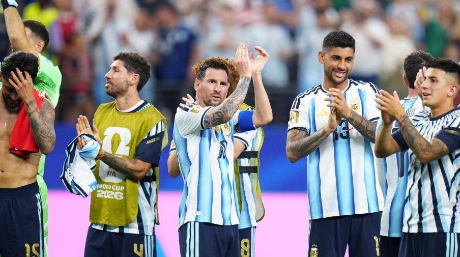 世界杯｜阿根廷两连胜提前出线 梅西登顶历史射手榜