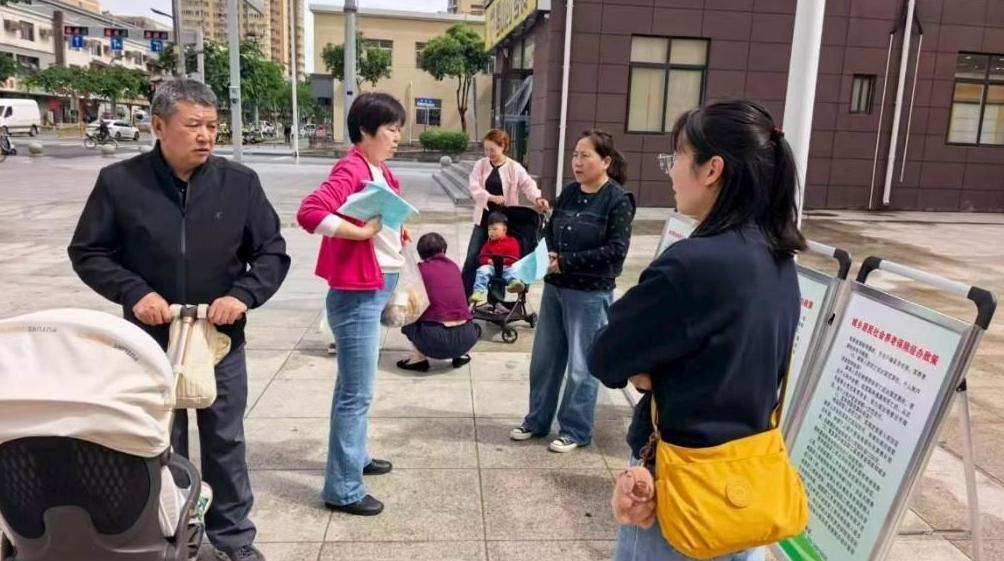 政策宣讲零距离 养老保障暖民心！泾阳县全方位开展城乡居民养老保险宣传工作