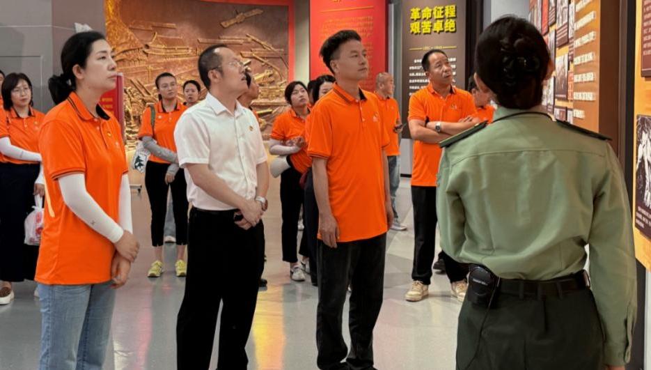 “研学+座谈+跑终端”   这场冰峰主题活动“热辣滚烫”见实效