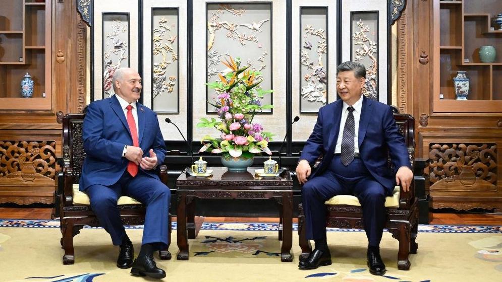 习近平会见白俄罗斯总统卢卡申科